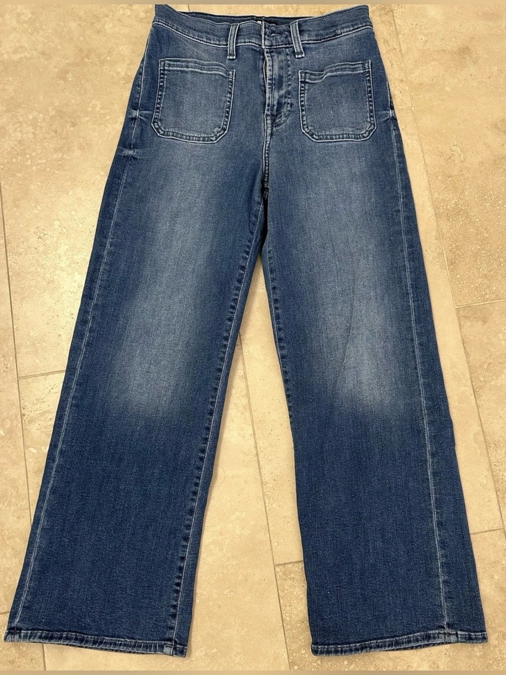 NWOT 7 For all Mankind Cropped Alexa, size 26